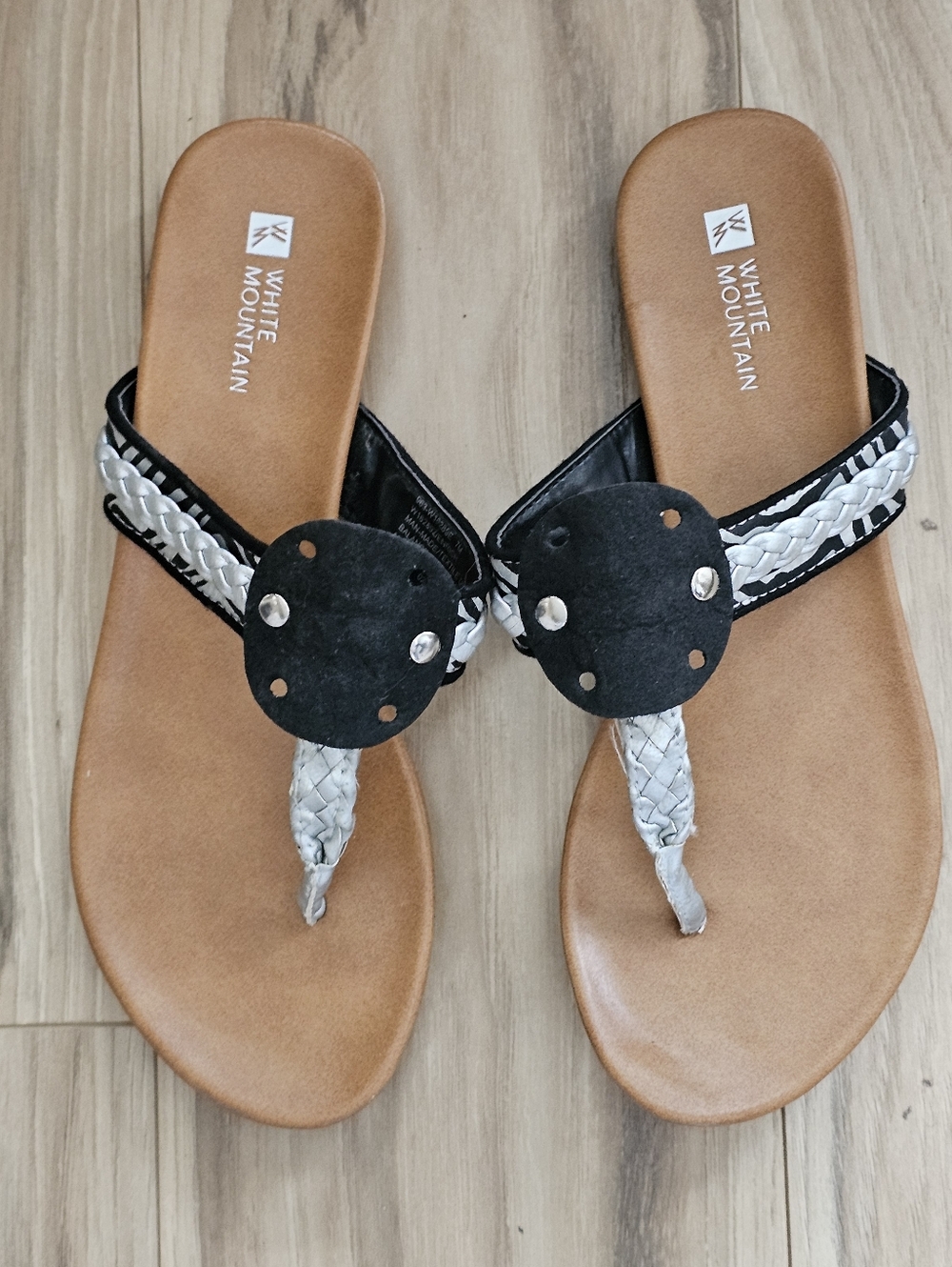 White Mountain Thong  Tan Flip-Flop Tan Sandals Womsns Size 7 NWOT
